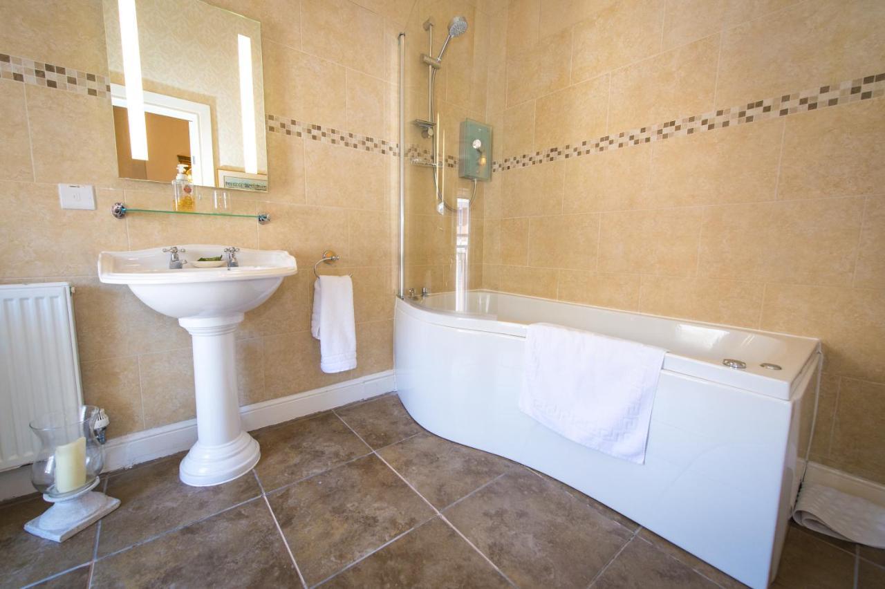 Victoria House Room Only Accommodation Κερνάρφον Εξωτερικό φωτογραφία